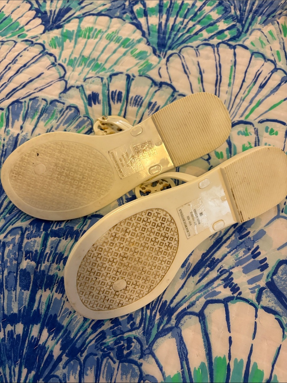 Tory Burch White Jelly Thong Sandals with Gold Logo Medallion - Picture 2 of 3